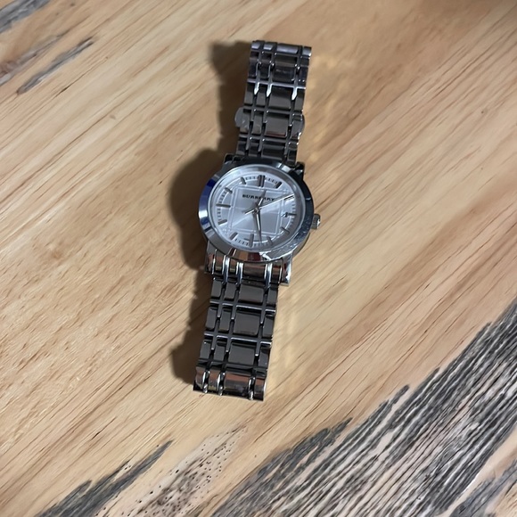 Burberry women’s watch - Picture 4 of 9